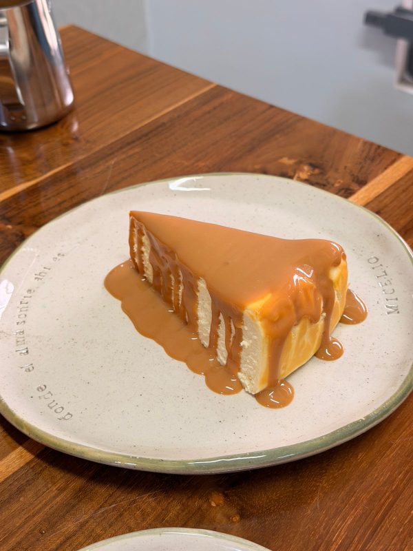 Porción de tarta vasca 